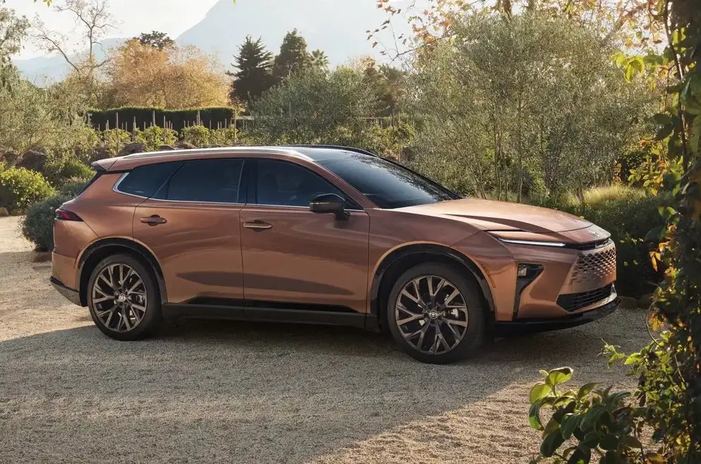 2026 toyota crown signia exterior