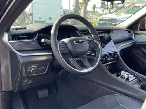 2025 Jeep Grand Cherokee view of dash