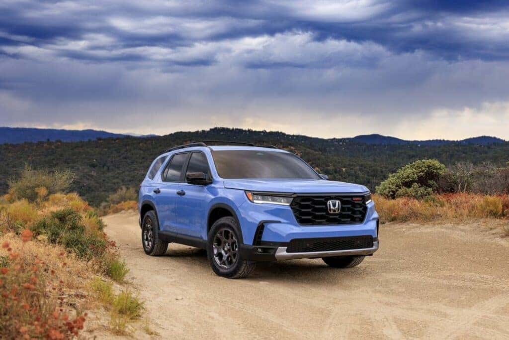 Honda Pilot Parked Front 3/4 View in a Desert