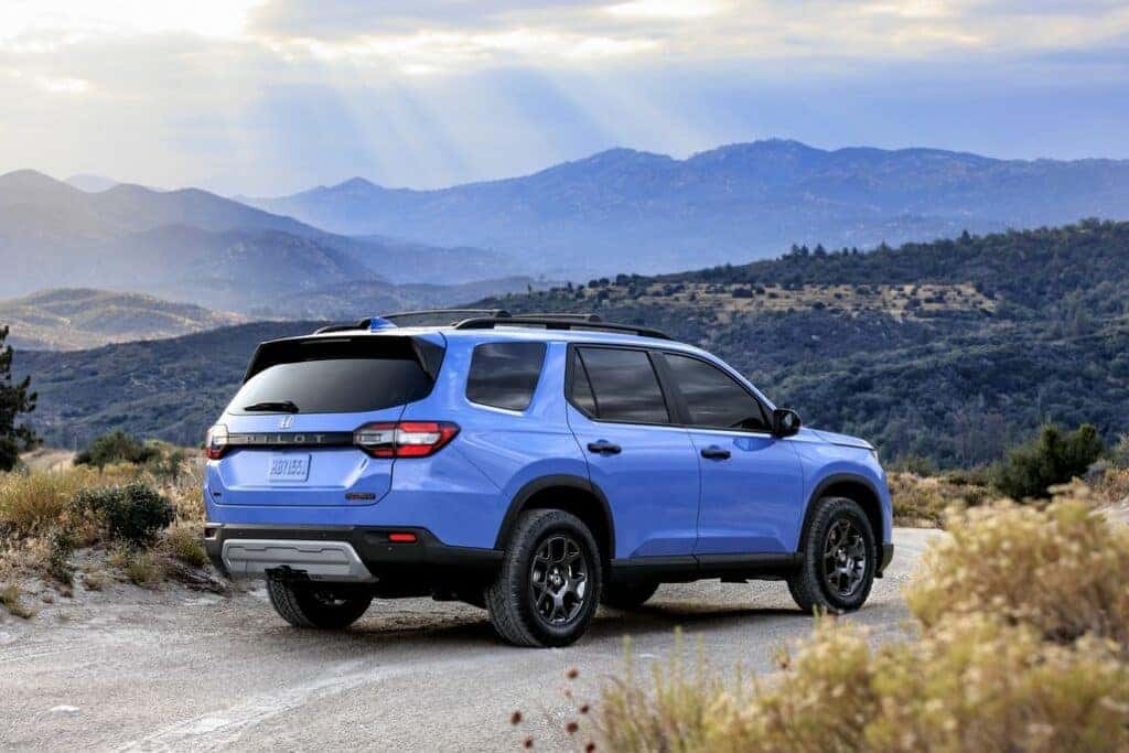 Honda Pilot Parked Rear 3/4 View in a Desert