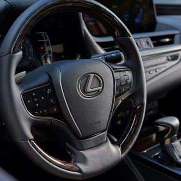2019-Lexus-ES-steering-wheel