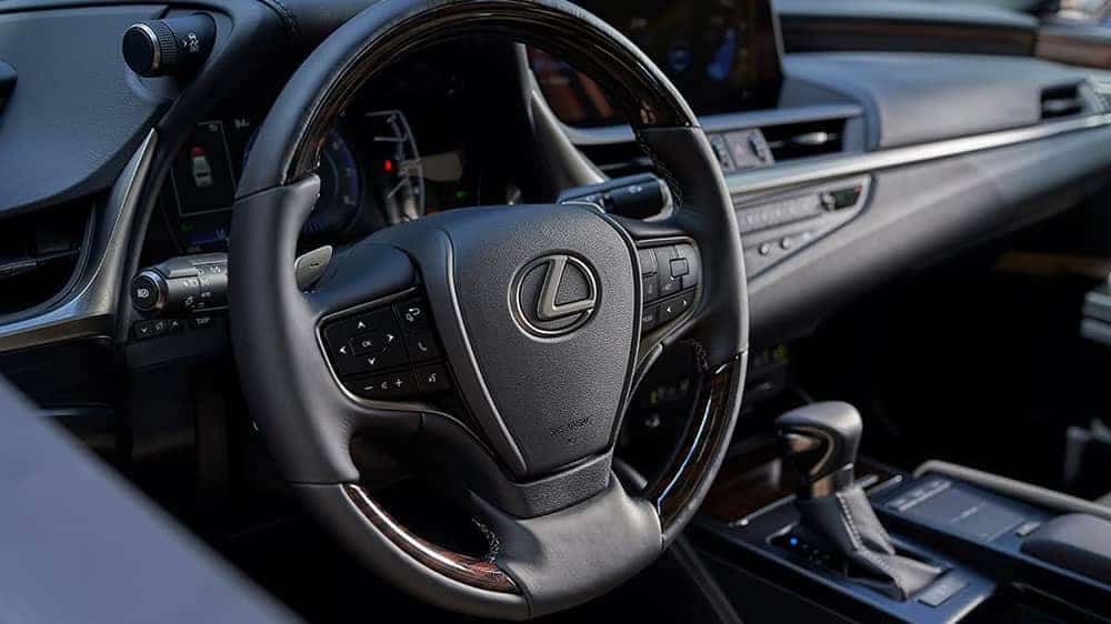 2019-Lexus-ES-steering-wheel