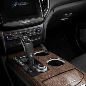 2019-Maserati-Ghibli-controls