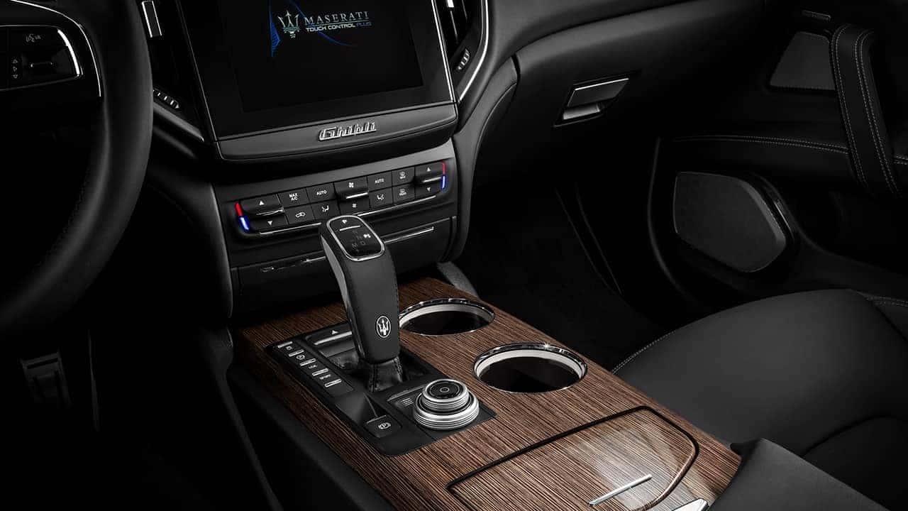 2019-Maserati-Ghibli-controls
