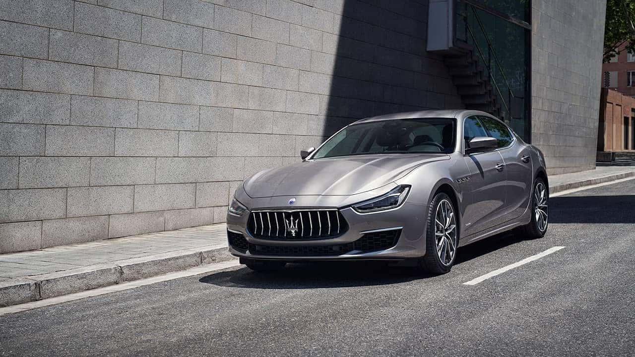 2019-Maserati-Ghibli-on-the-street