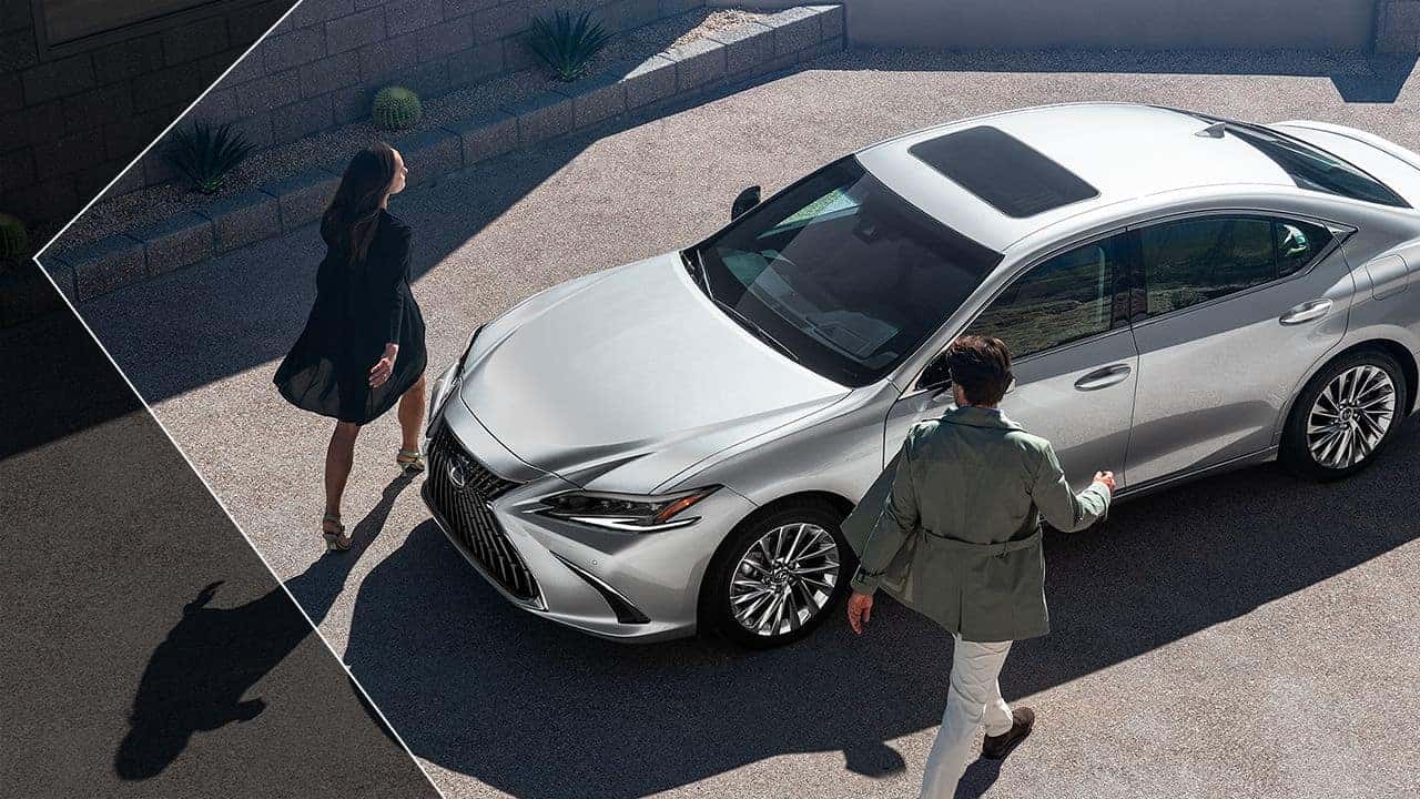 Features 2024 Lexus ES300h